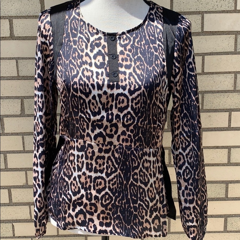 ❌DONATED❌Black Brown Cheetah Print Open Back Detailed Top - Picture 3 of 9